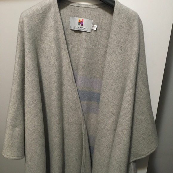 John Hanly Irish Cape. 100% lambswool. - Picture 3 of 6